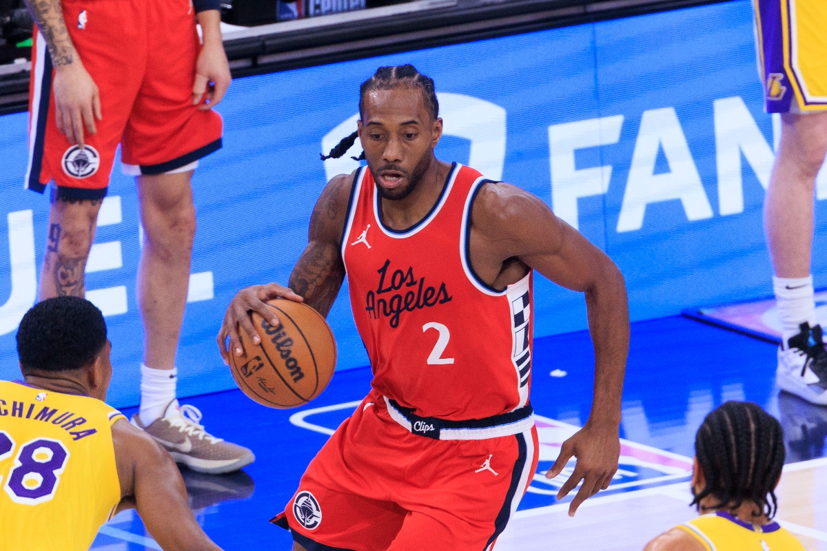 Lakers caen ante los Clippers y Warriors sufren sin Jimmy Butler
