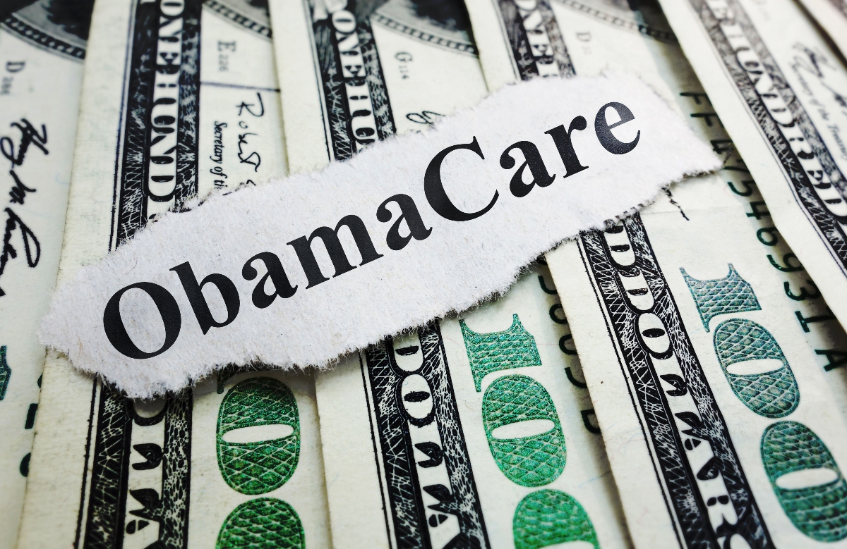 Cámara Baja de EE.UU. aprueba extender subsidios de Obamacare pese a resistencia republicana