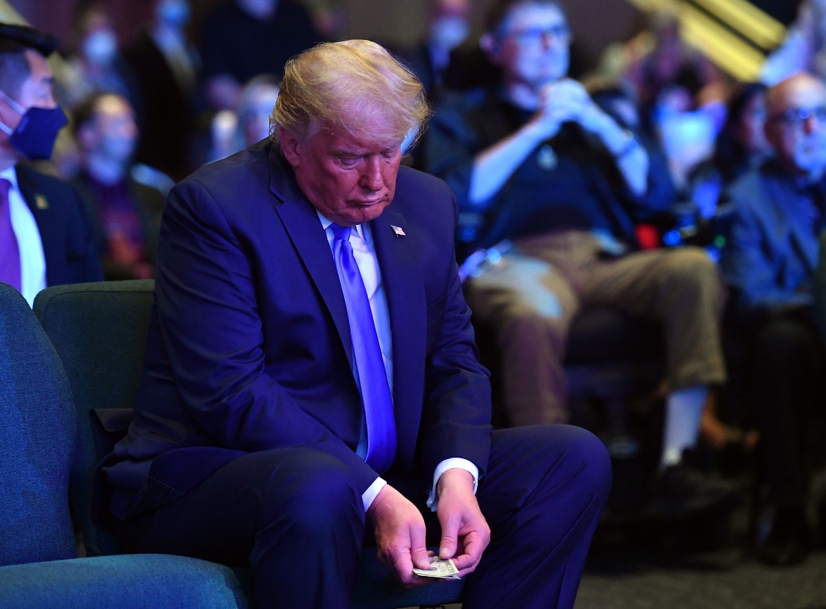 Trump toca fondo: Su aprobación cae al mínimo histórico del 37%, según Pew Research Center
