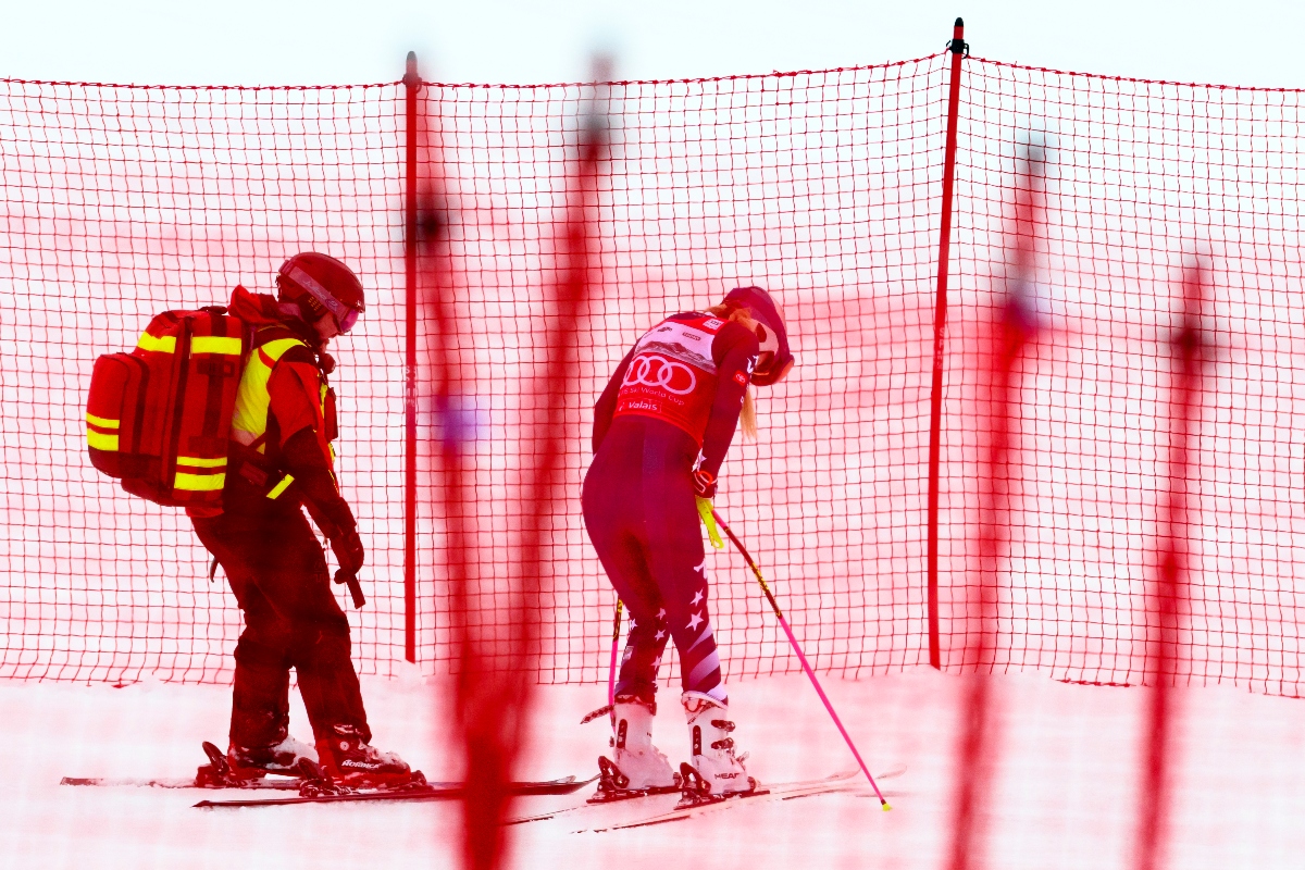 Lindsey Vonn cae en Crans-Montana y preocupa al mundo del esquí
