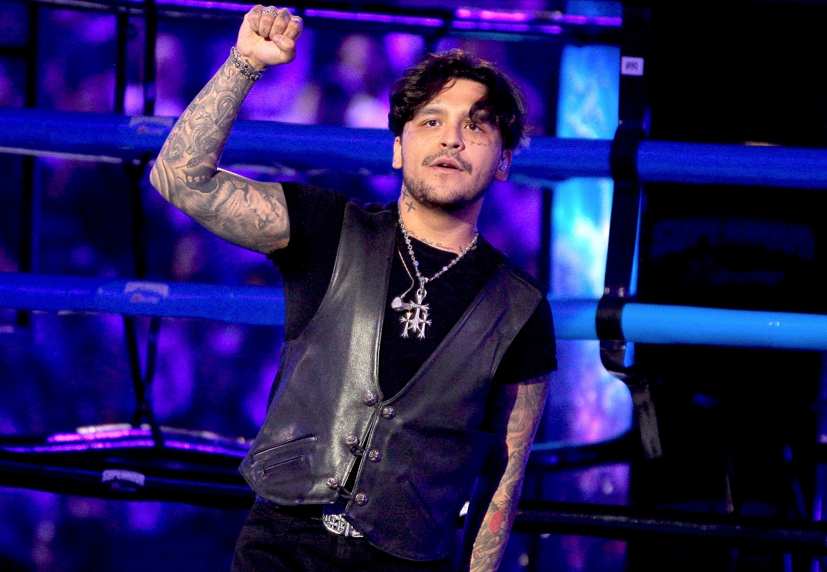 ¿Christian Nodal se peleó con sus padres por asuntos legales?