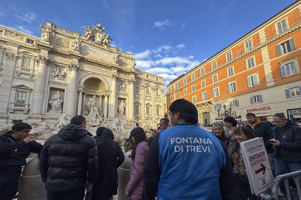 ¿Pagarías por una selfie? Lanzar una moneda ahora te costará en la Fontana di Trevi