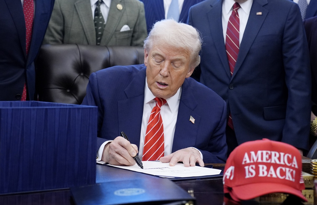 Trump firma ley para reabrir el Gobierno tras cierre administrativo parcial