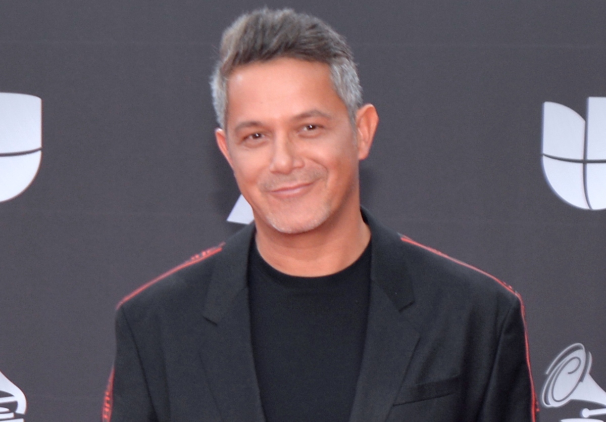 ¿Se fue contra Bad Bunny? Alejandro Sanz manda polémico mensaje por el Super Bowl