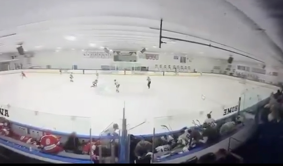 Tiroteo en partido de hockey deja 3 muertos en Rhode Island