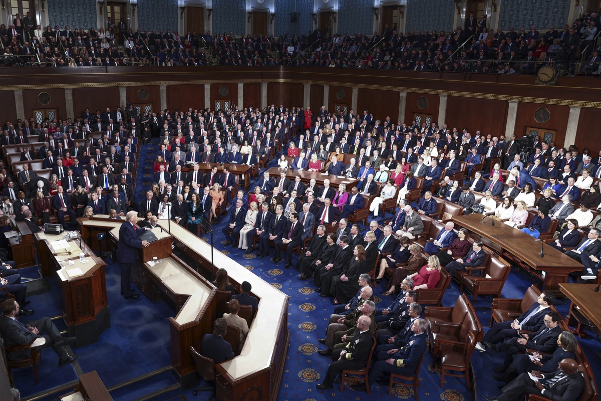 «Has matado a estadounidenses», le gritan demócratas a Trump en Estado de la Unión