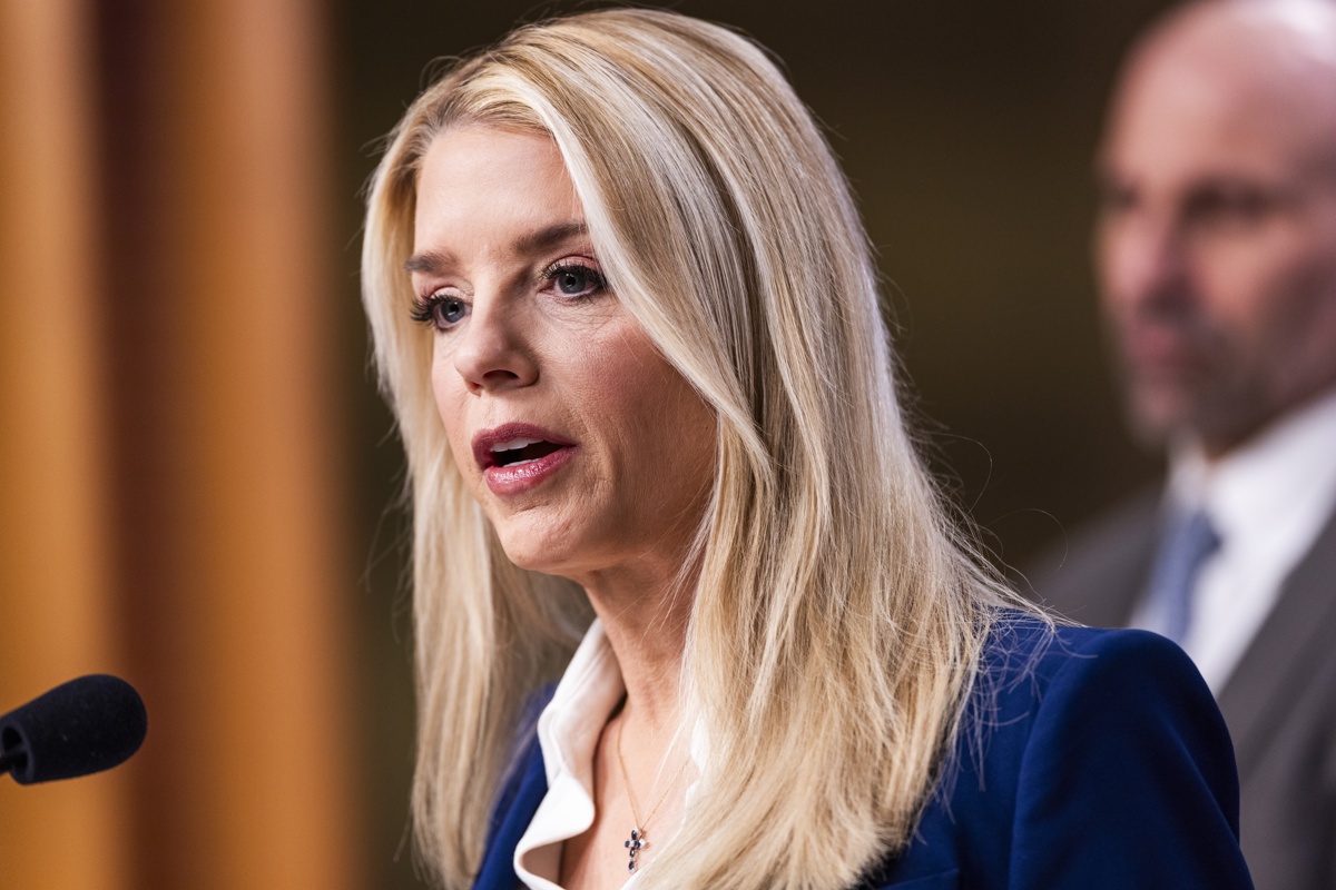 Bajo fuego cruzado: Pam Bondi comparece en el Congreso y recibe críticas por el caso Epstein