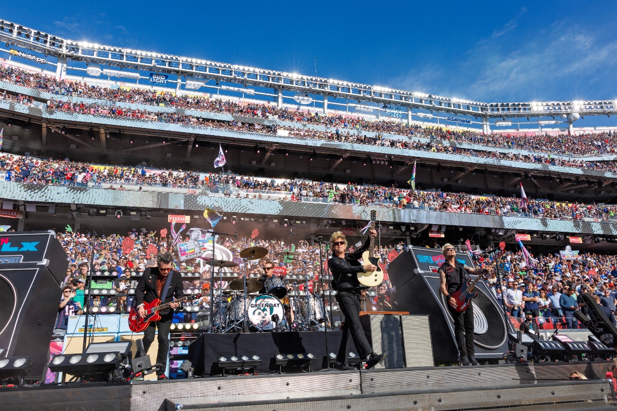 Green Day abre el Super Bowl LX con «American Idiot»