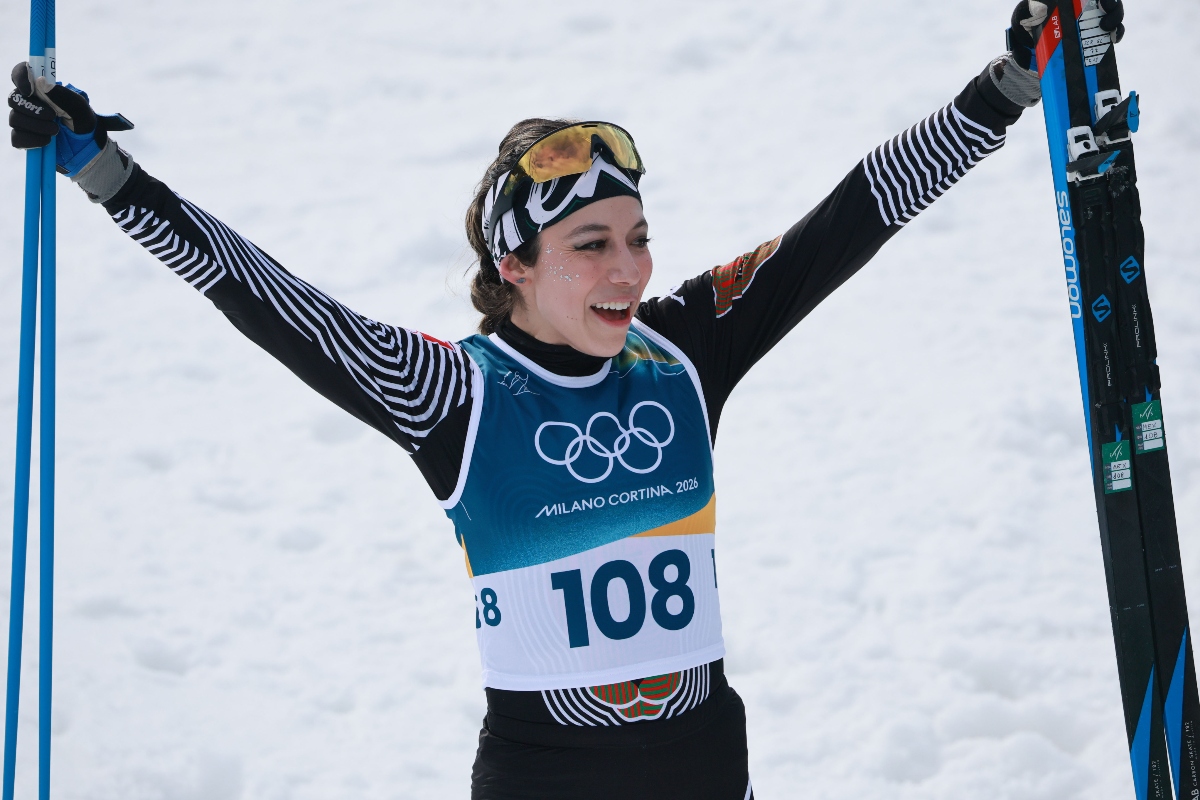 Regina Martínez hace historia en el esquí de fondo y recibe ovación de las medallistas