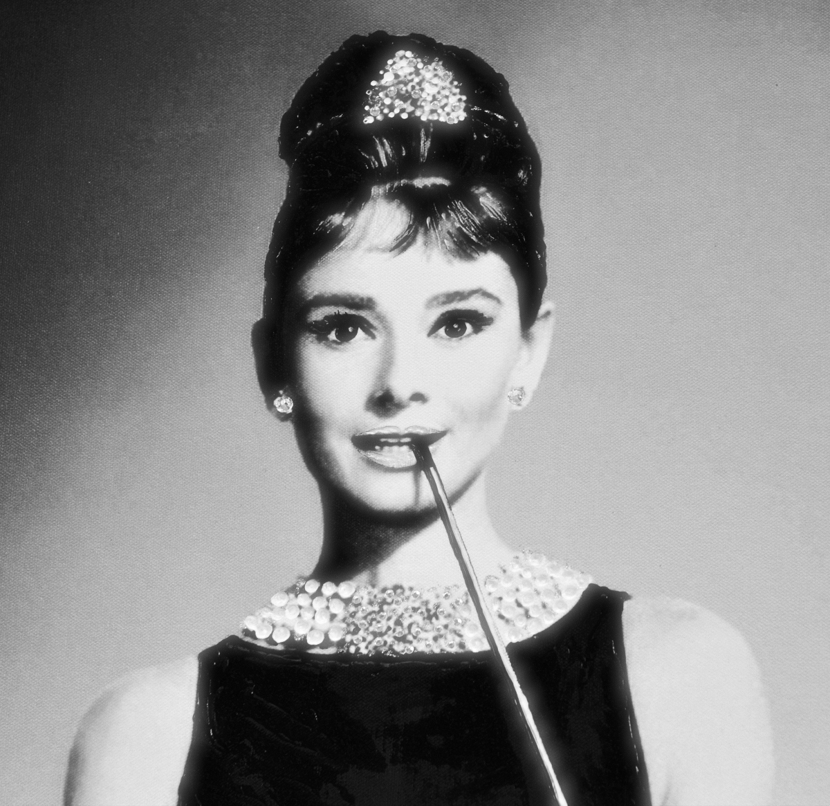 Lily Collins será Audrey Hepburn, cine