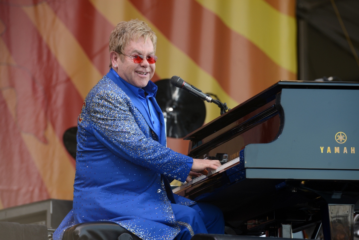 Por invasión a la privacidad, Elton John acusa al ‘Daily Mail’