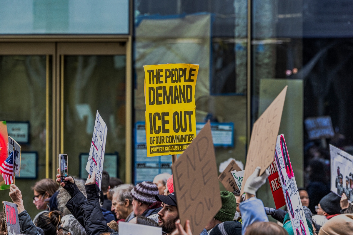 Bloquean política de Trump de deportar a migrantes a terceros países