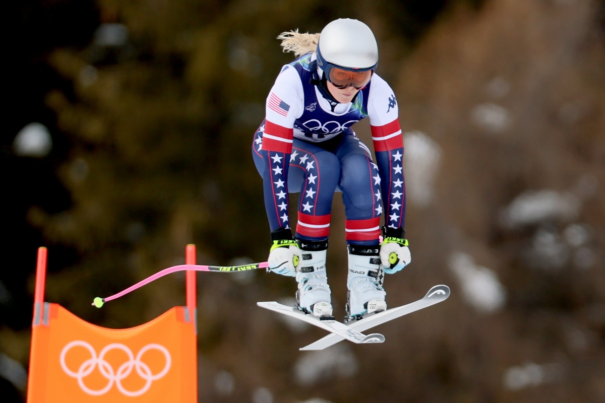 Lindsey Vonn sufre dura caída y enciende alarmas en Cortina