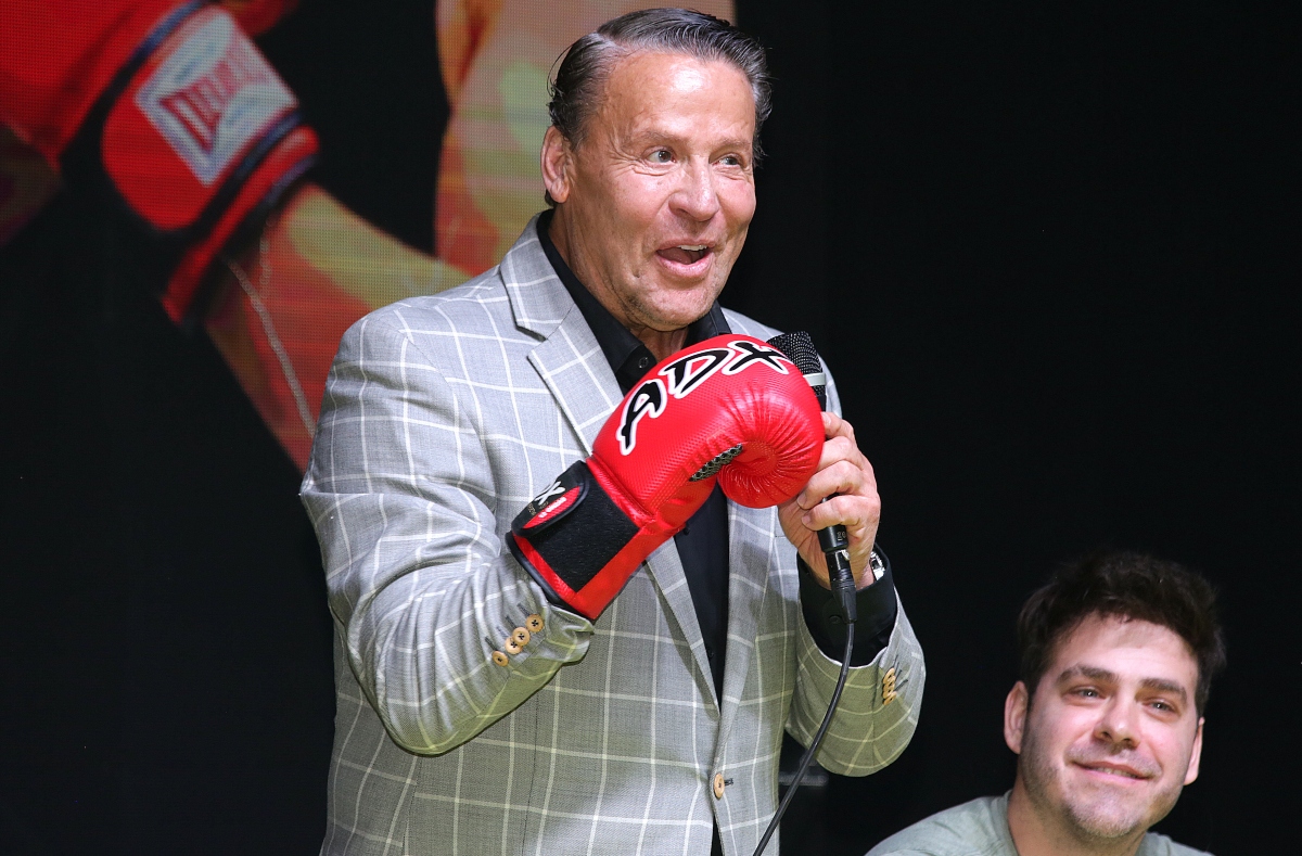 Alfredo Adame vence a Carlos Trejo en pelea de box dentro del ‘Ring Royale’