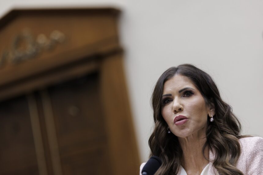 Trump fires Kristi Noem, Kristi Noem, Trump, DHS, QuéOnnda