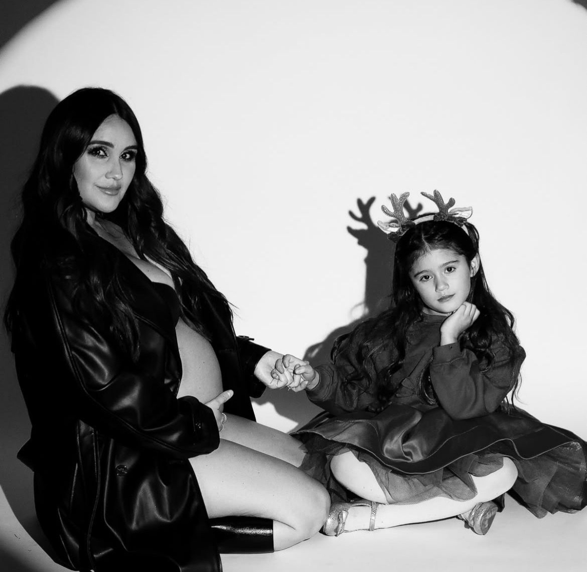 Dulce María presenta a su nueva bebé