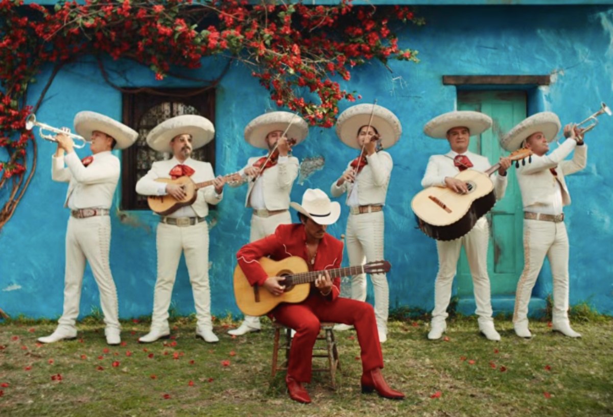 Mariachi Los Criollos se lucen con Bruno Mars