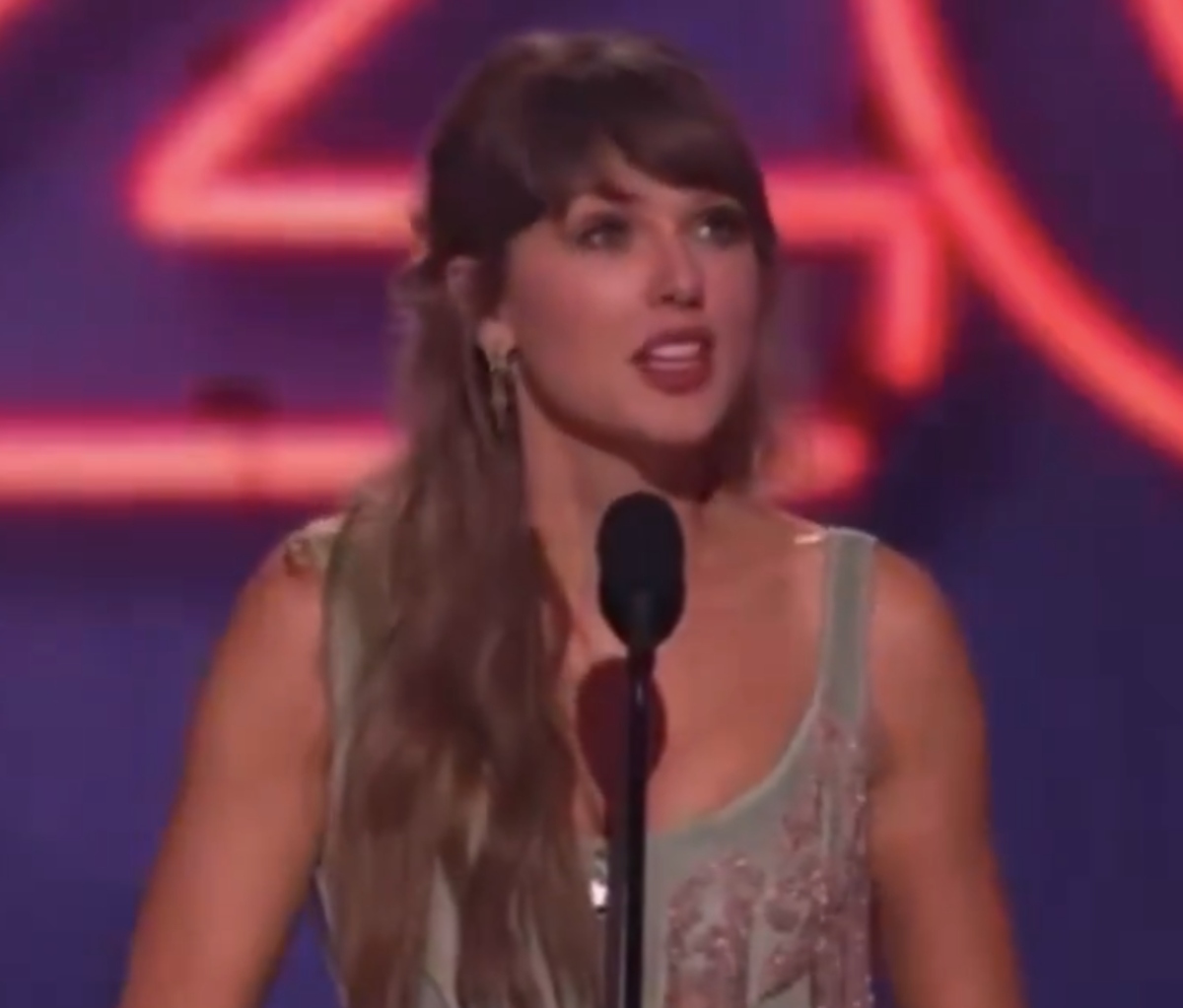 Taylor Swift arrasa en iHeartRadio Music Awards 2026