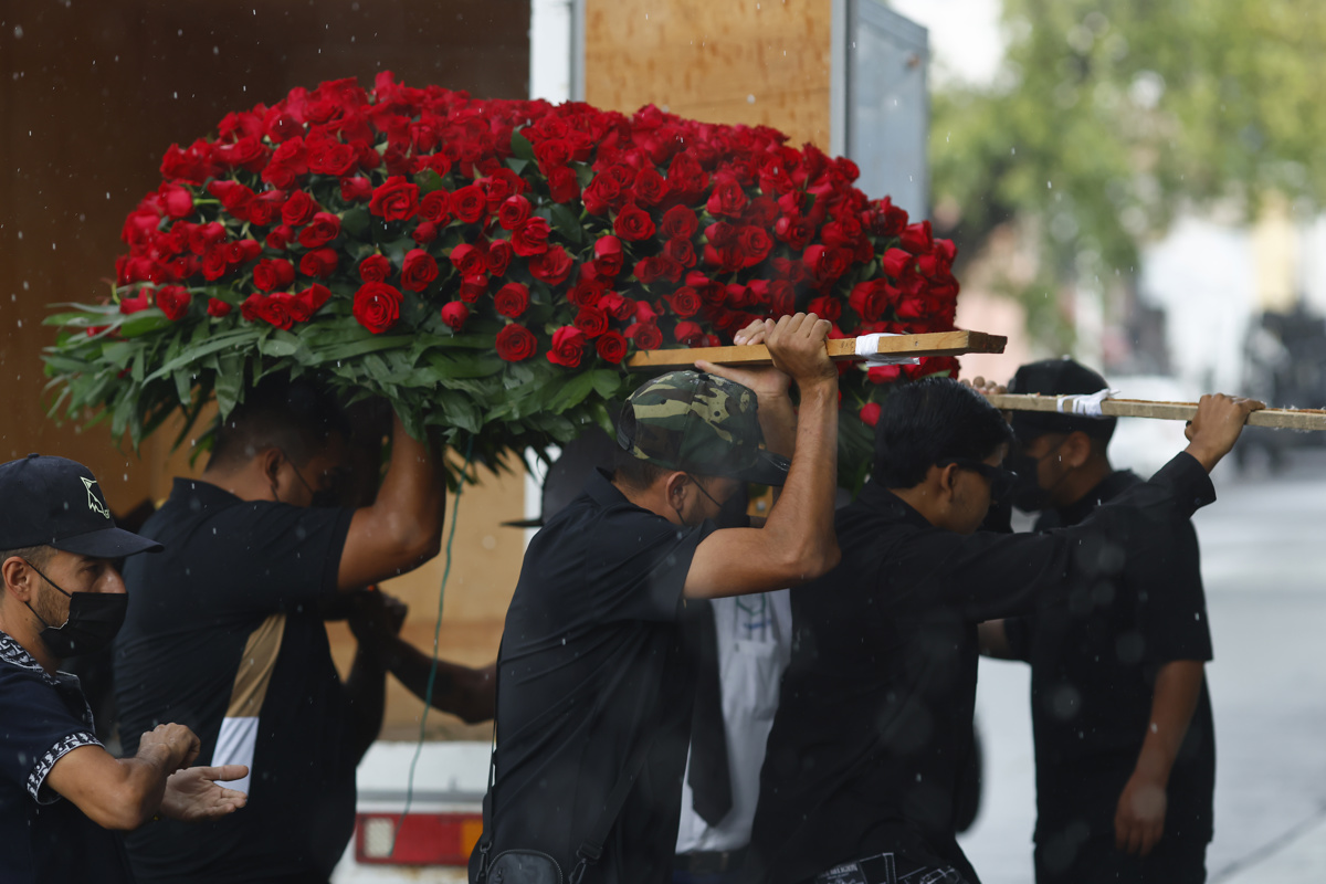 Funeral del Mencho: Ataúd de oro y música de banda en Zapopan