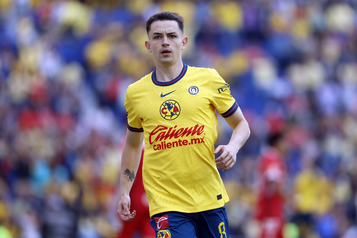 Fidalgo y su debut con el Tri: lo reciben “a patadas”