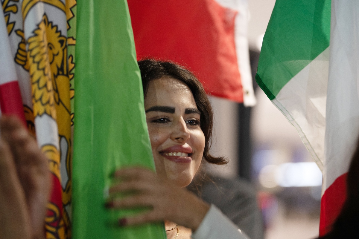 Futbolistas iraníes reciben asilo