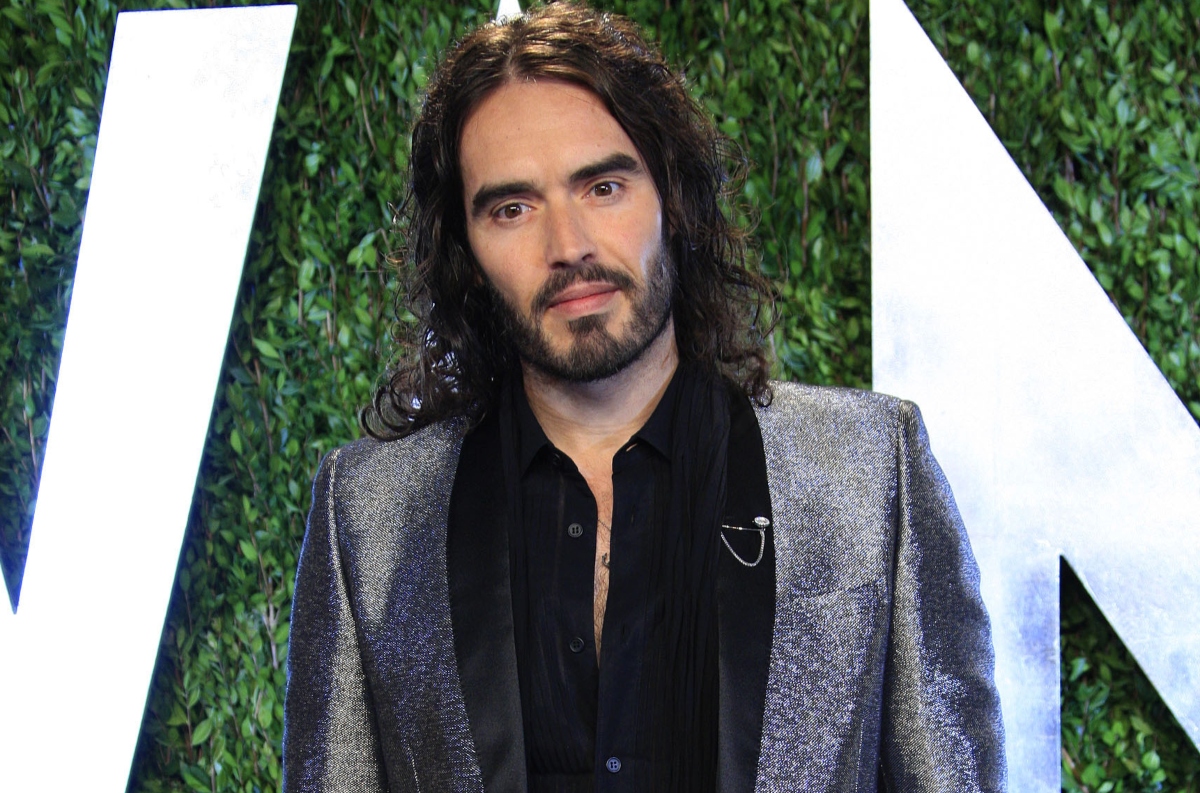 Retrasan juicio del comediante Russell Brand, ex esposo de Katy Perry