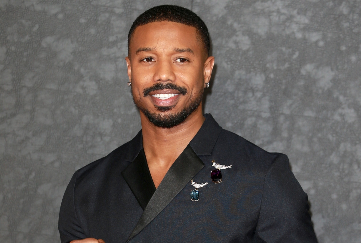 Michael B Jordan celebra su Óscar comiendo hamburguesas