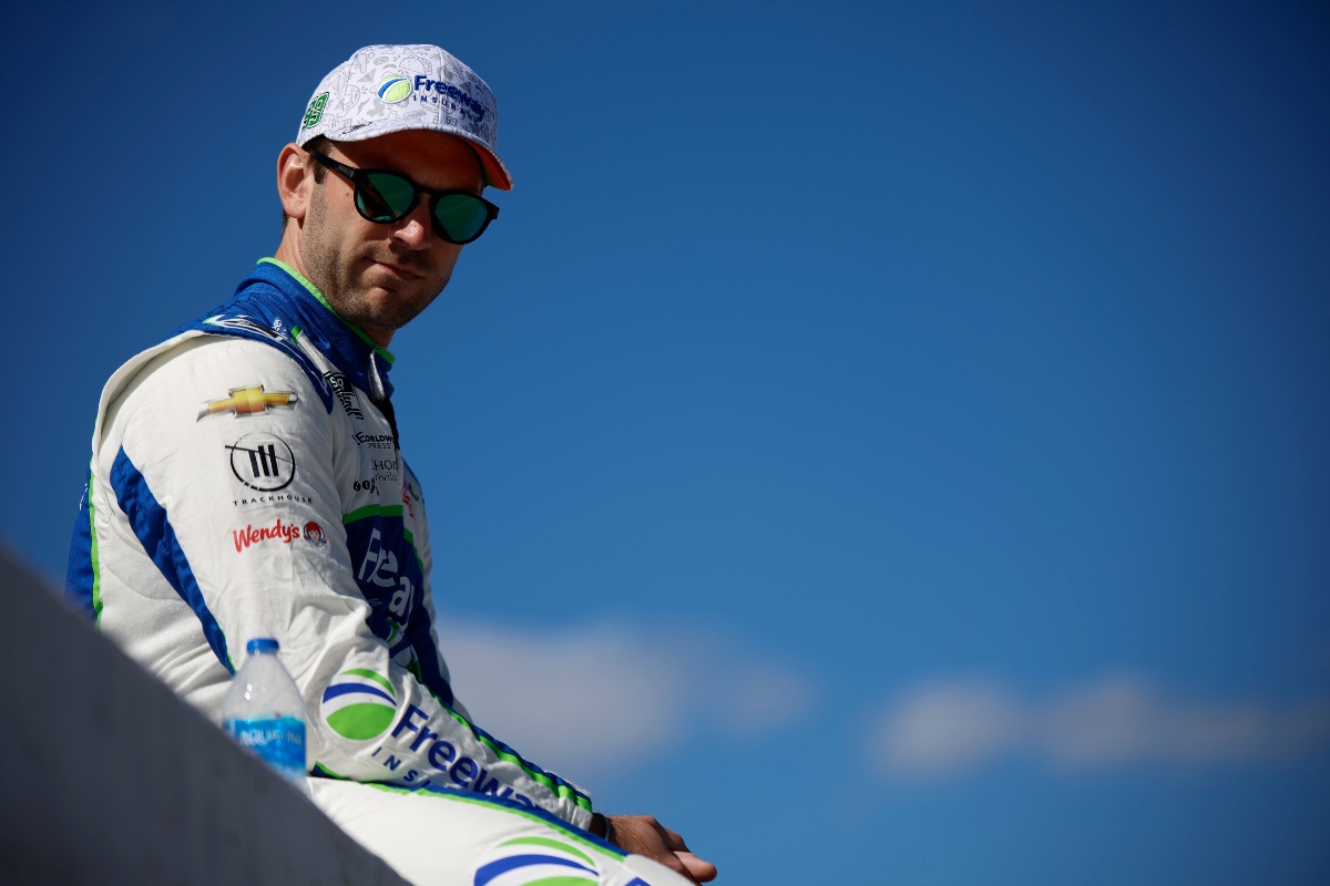 Daniel Suárez brilla en NASCAR 2026: termina en el Top 10 en Darlington