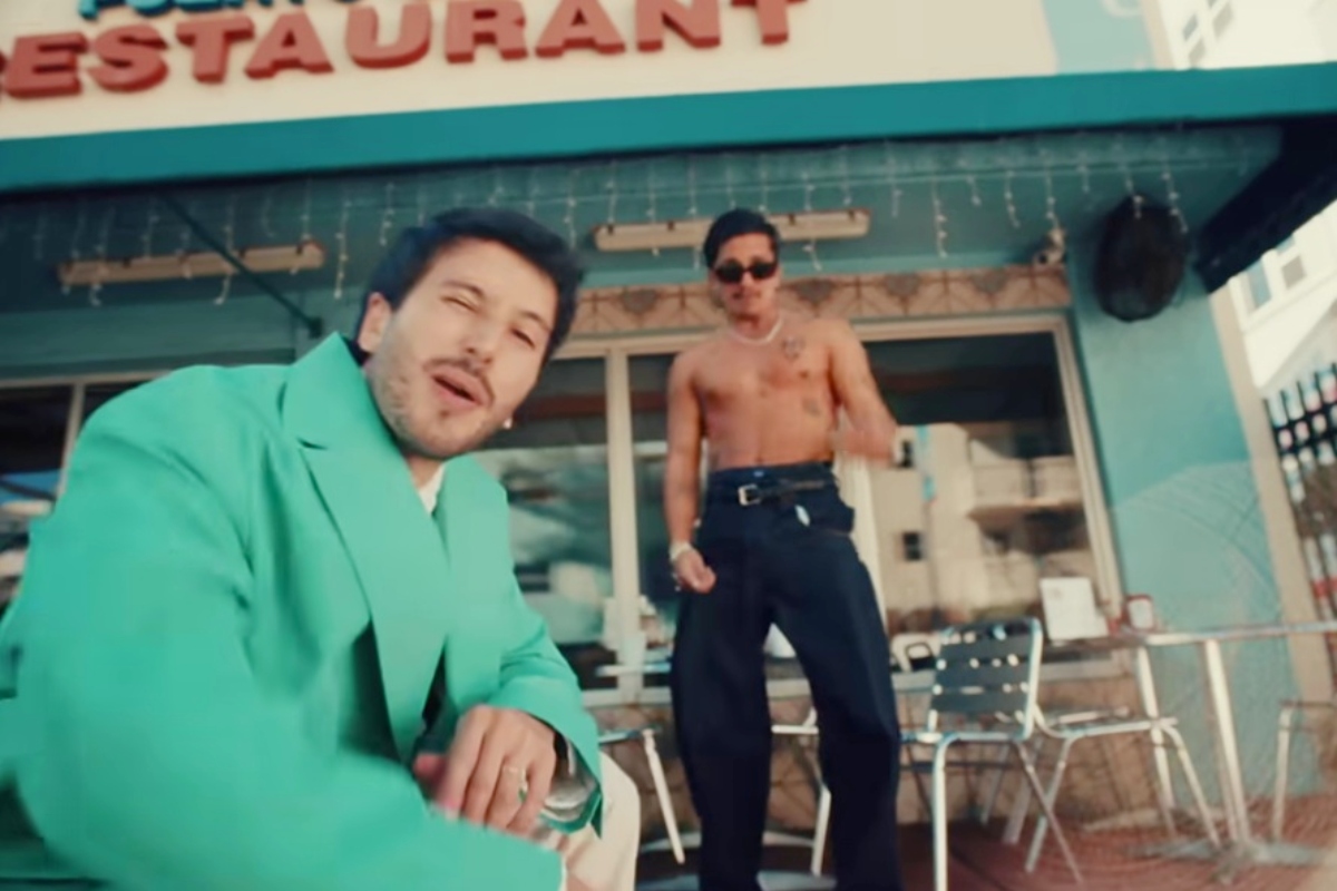 Sebastián Yatra presenta el video de “Cucaracheo” junto a Jay Kabalan