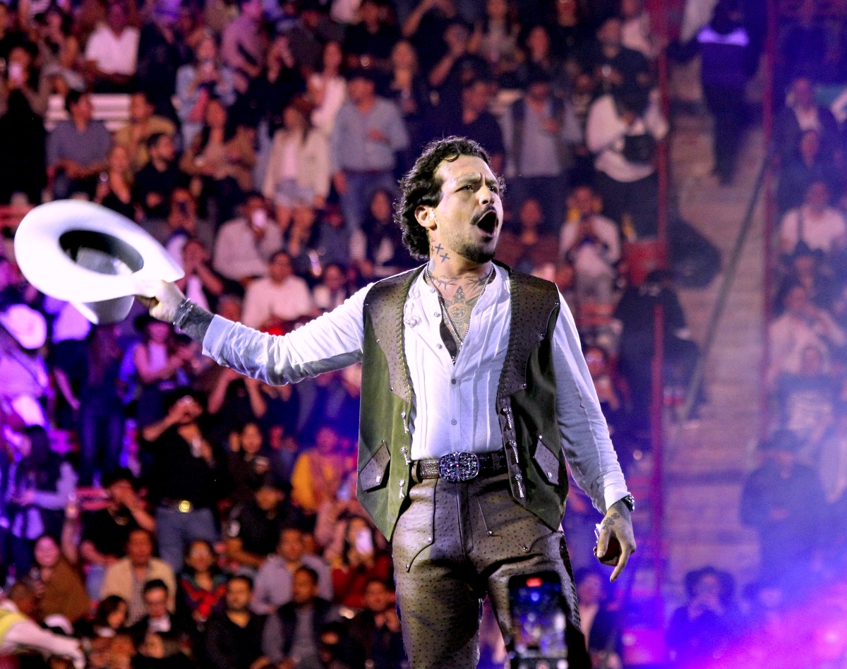Emiliano Aguilar reta a pelea de box a Christian Nodal