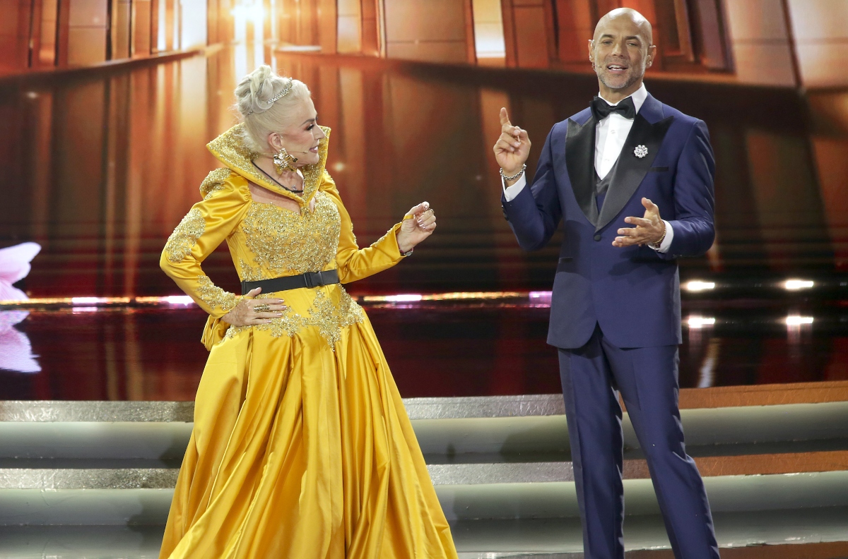 Laura Zapata expone a Telemundo en plena gala y Javier Poza le pone un alto