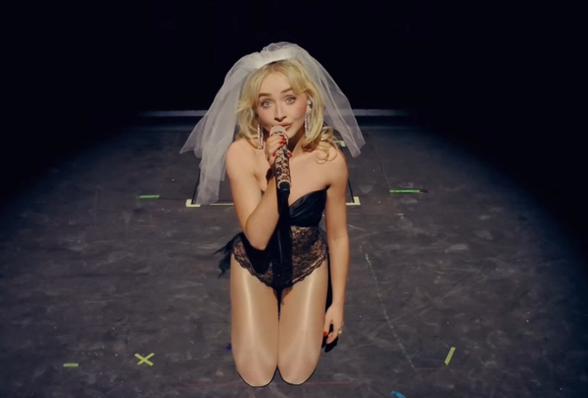 Sabrina Carpenter triunfa en Coachella
