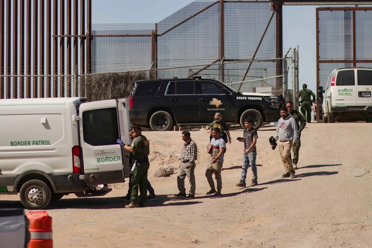 Golpe judicial a Trump: corte de apelaciones frena su política de detención de migrantes