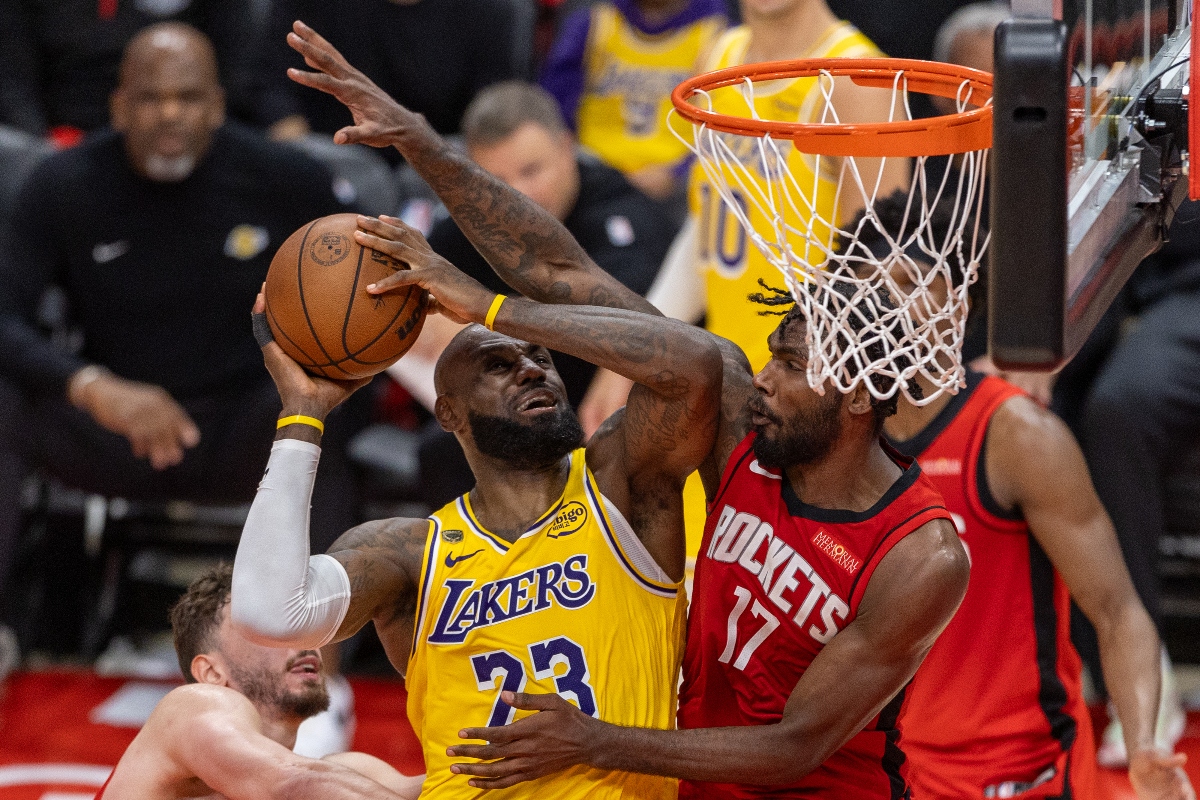 ¡LeBron desata la locura! Lidera remontada de Lakers