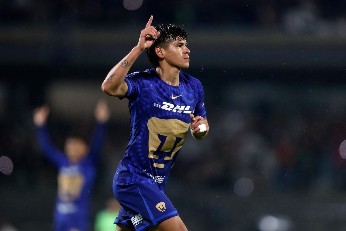 Robert Morales desata locura con doblete y Pumas remonta ante Juárez