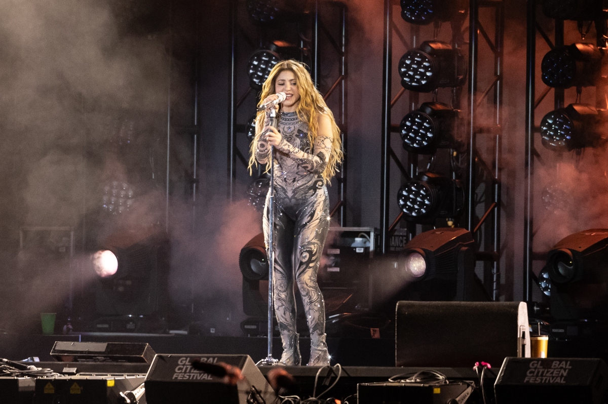 Shakira está destrozada tras muerte de hombre que armaba su escenario