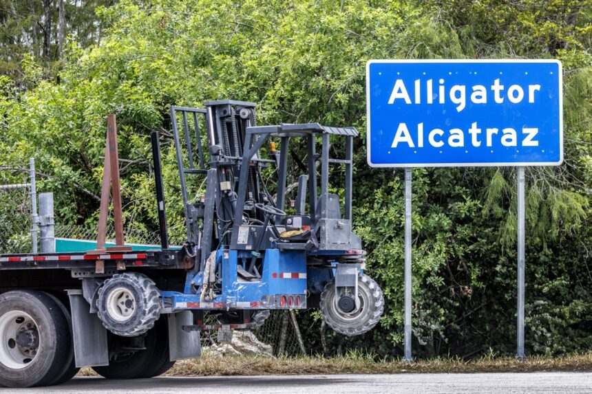Alligator Alcatraz closure, Alligator Alcatraz, detention center in Florida, Florida, QuéOnnda