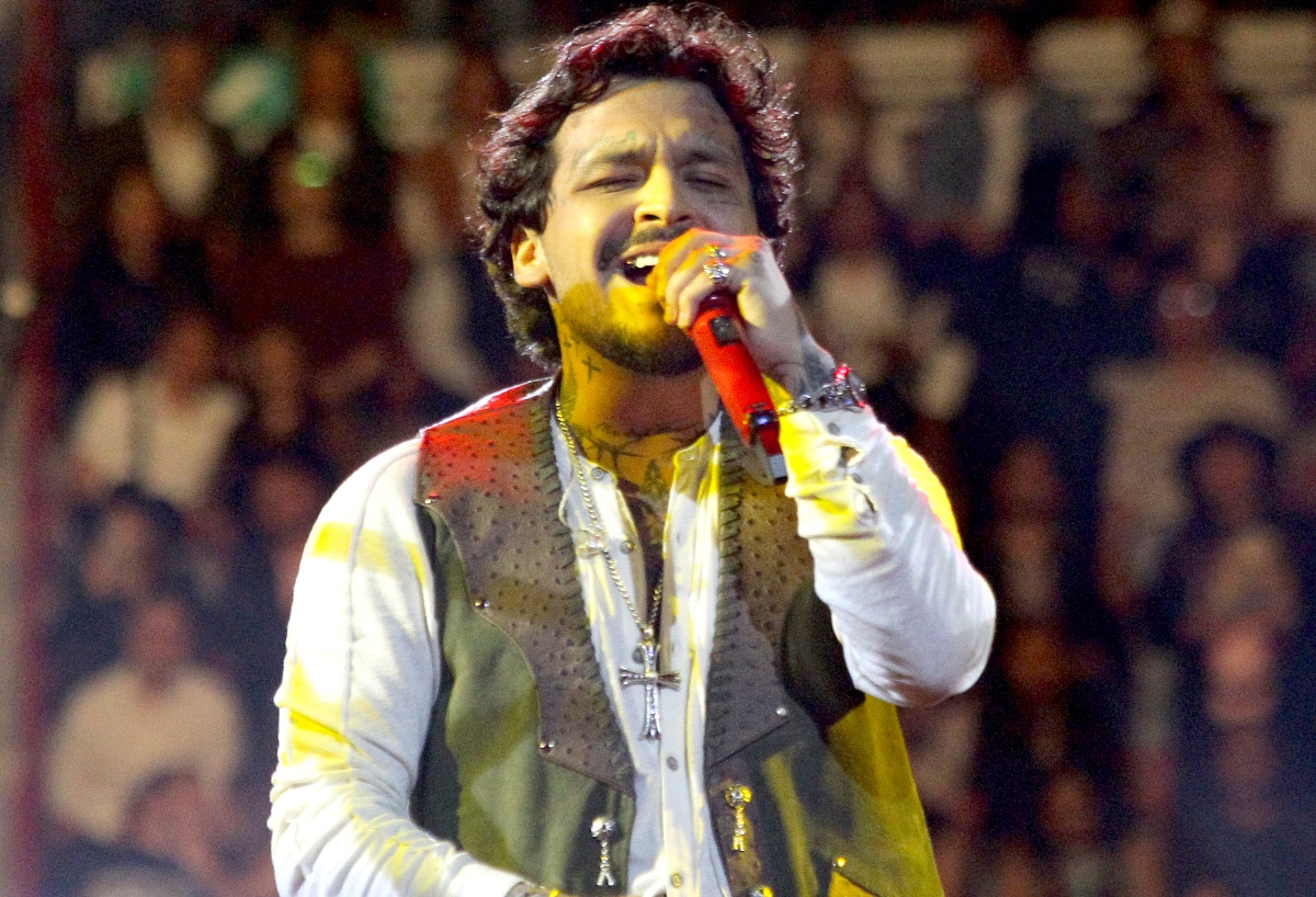 ¿Christian Nodal cambia de nombre?
