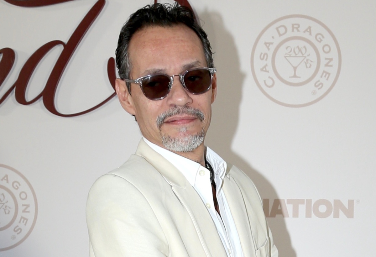 Marc Anthony protesta por recortes al sistema de salud en EEUU
