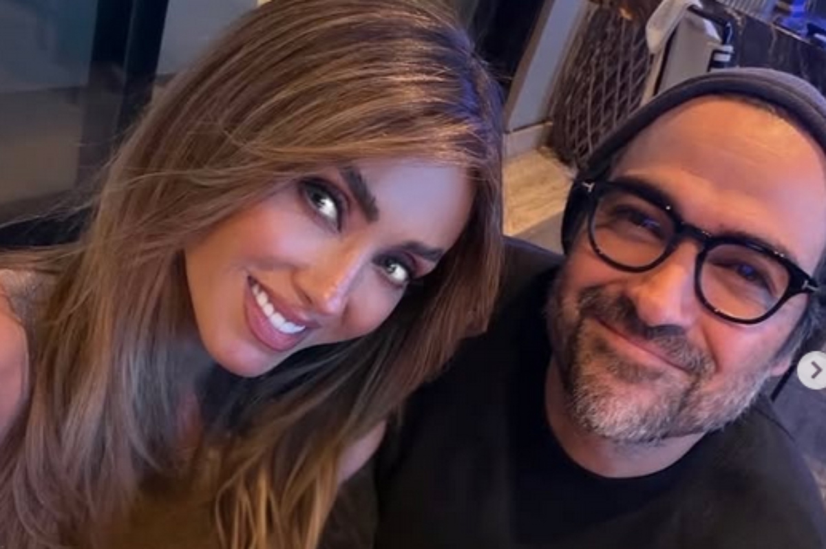 Anahí and Alfonso Herrera prepare something together and announce it