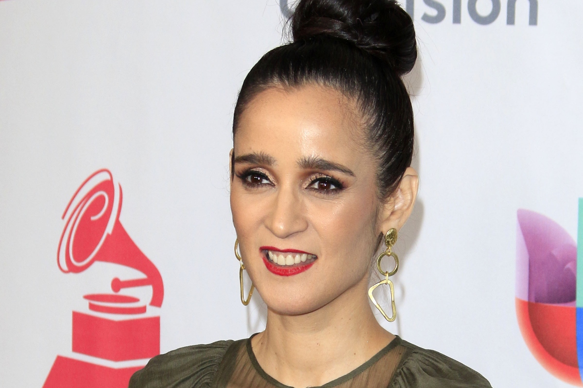 ¡Julieta Venegas sorprende! Su canción más íntima y profunda ahora se convierte en libro