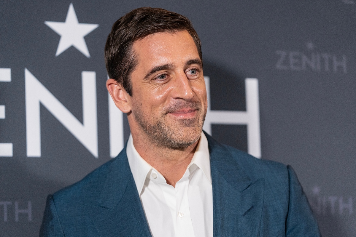 Aaron Rodgers renueva con Steelers