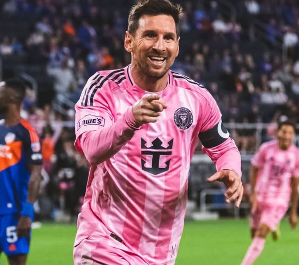 Canelo con Ronaldo y Messi entre los más ricos del mundo
