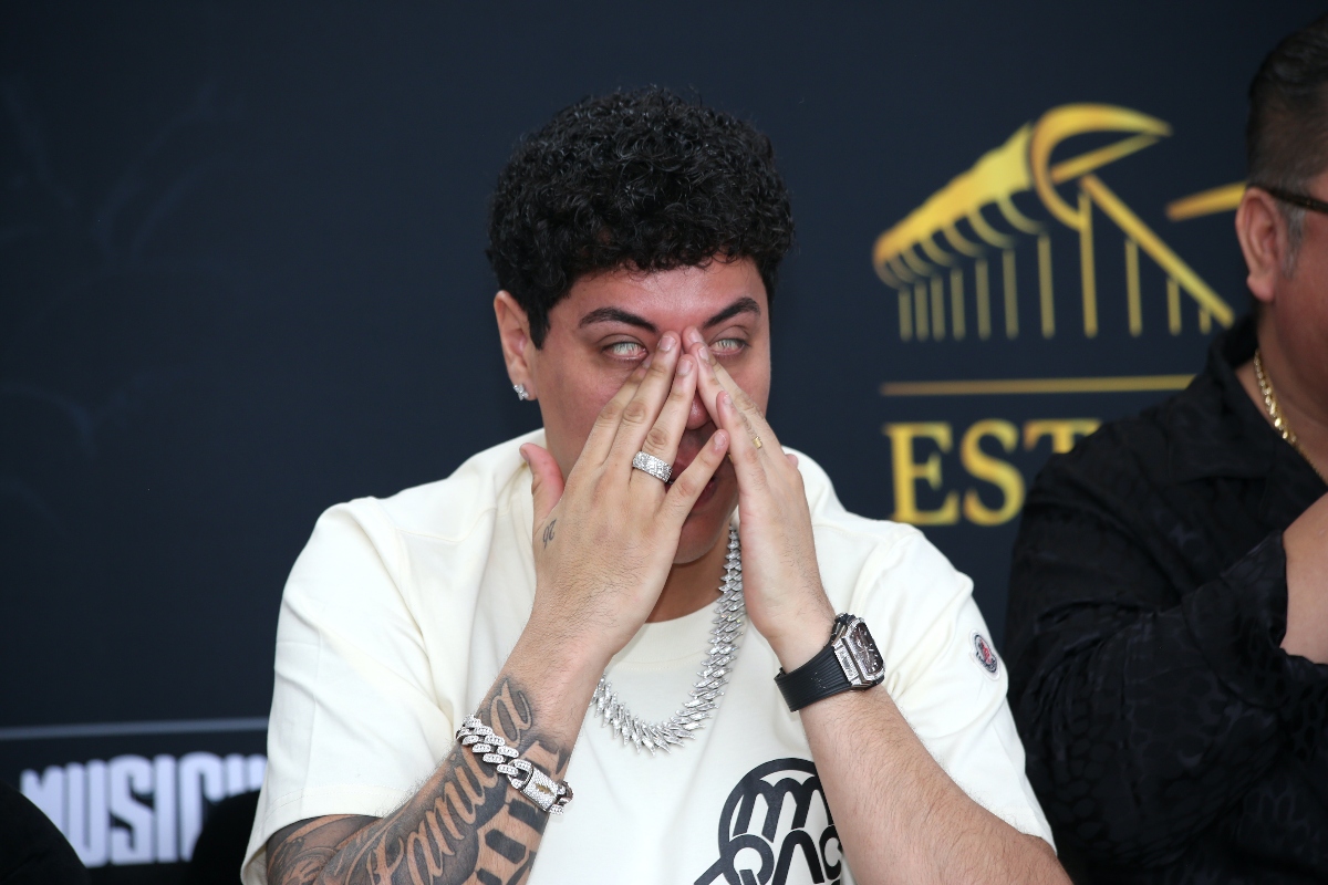 Eduin Caz rompe en llanto con Los Tigres del Norte y conmueve a miles en la Feria de Puebla 2026