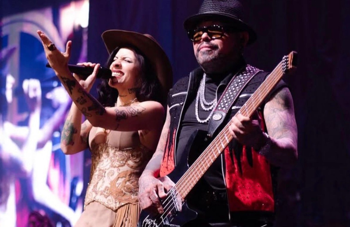 ¿Su sustituta? Cazzu es coronada por A.B. Quintanilla, hermano de Selena