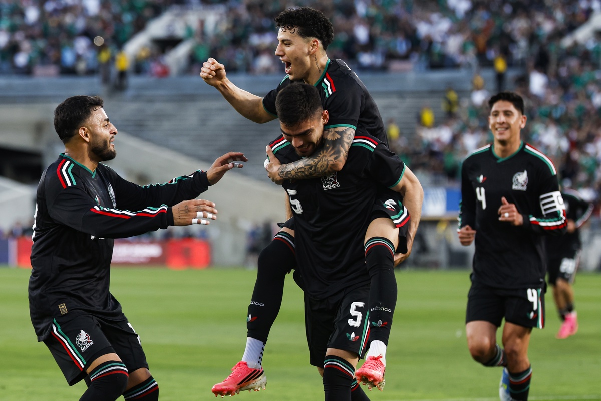 México doma a los Canguros y Johan Vásquez enciende la ilusión