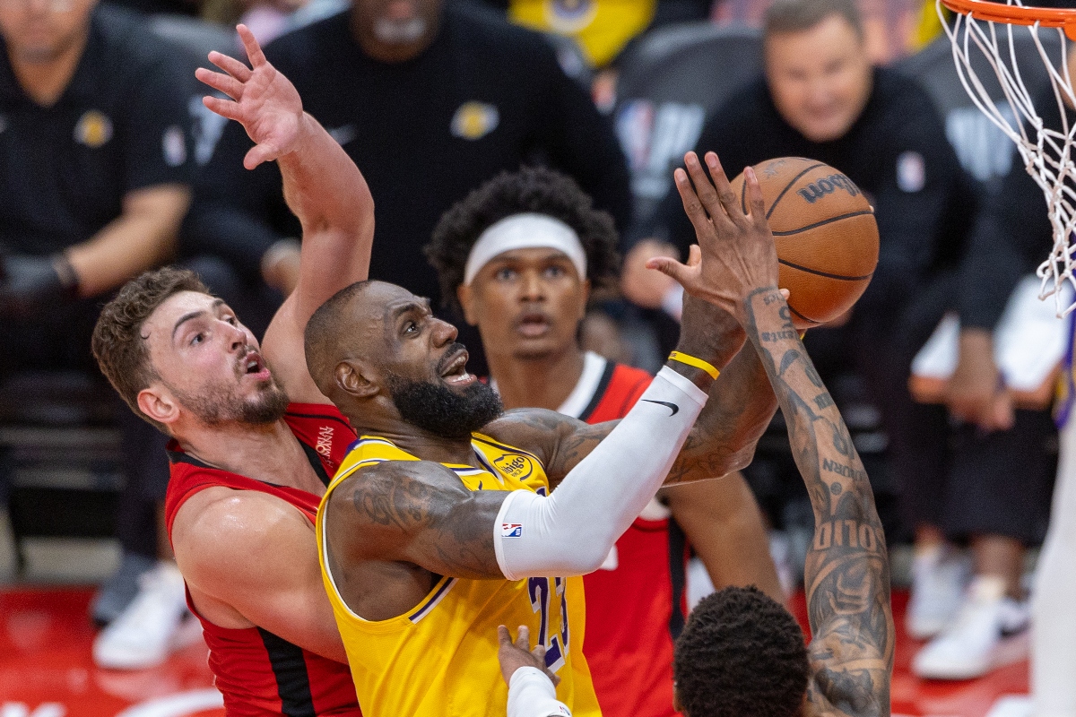 LeBron James sentencia a los Rockets con actuación demoledora