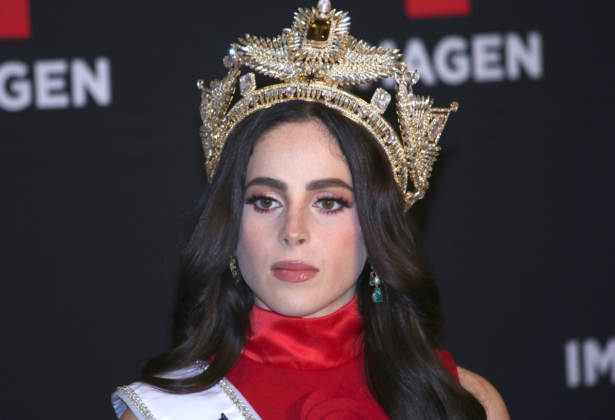 Fátima Bosch, Miss Universo aparece entrando de rodillas a una Iglesia