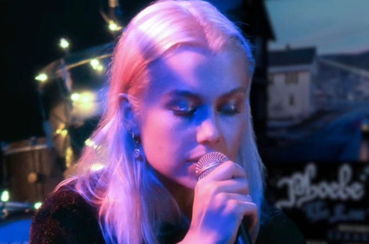 Phoebe Bridgers anuncia gira por EEUU… pero prohibirá el uso de celulares