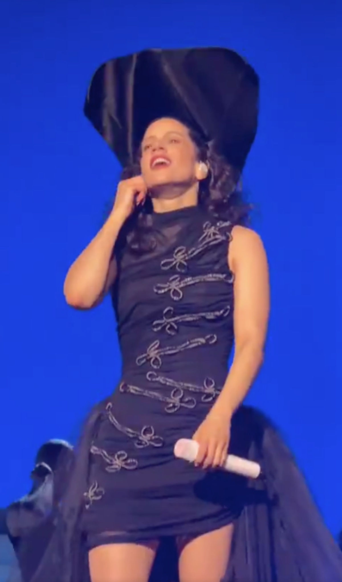 Rosalía sale con sorpresas en el primer concierto de su gira por EEUU